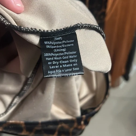 Symphony Cheetah Deep V-cut Dress - Picture 4 of 5